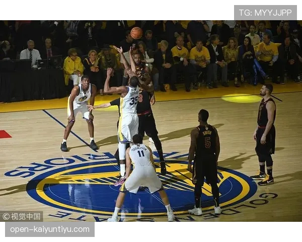 NBA跳球规则解析：判罚流程与球员站位完全图解
