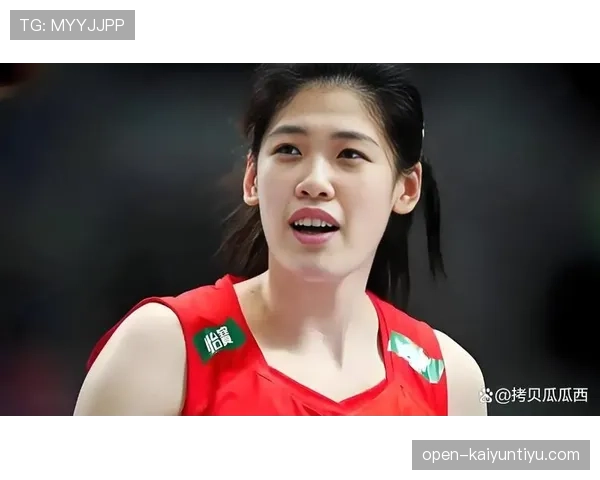 李盈莹训练完啃鸡腿那一下，真绷不住了